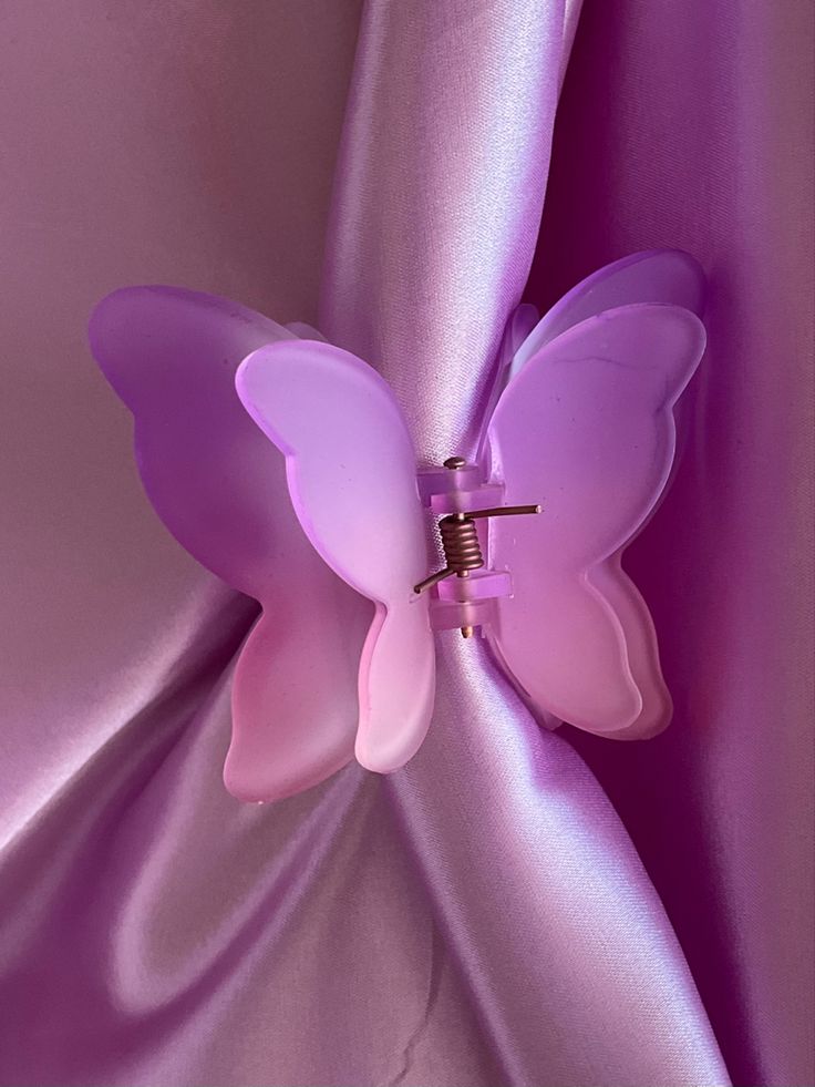 Butterfly Bloom – Dual Tone Claw Clip