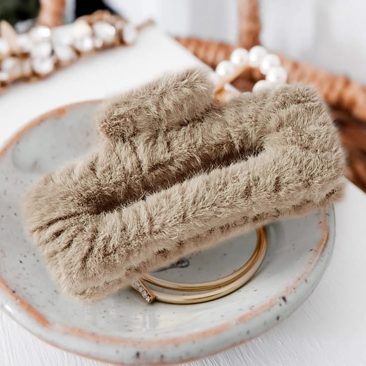 Square Fur Claw Clip